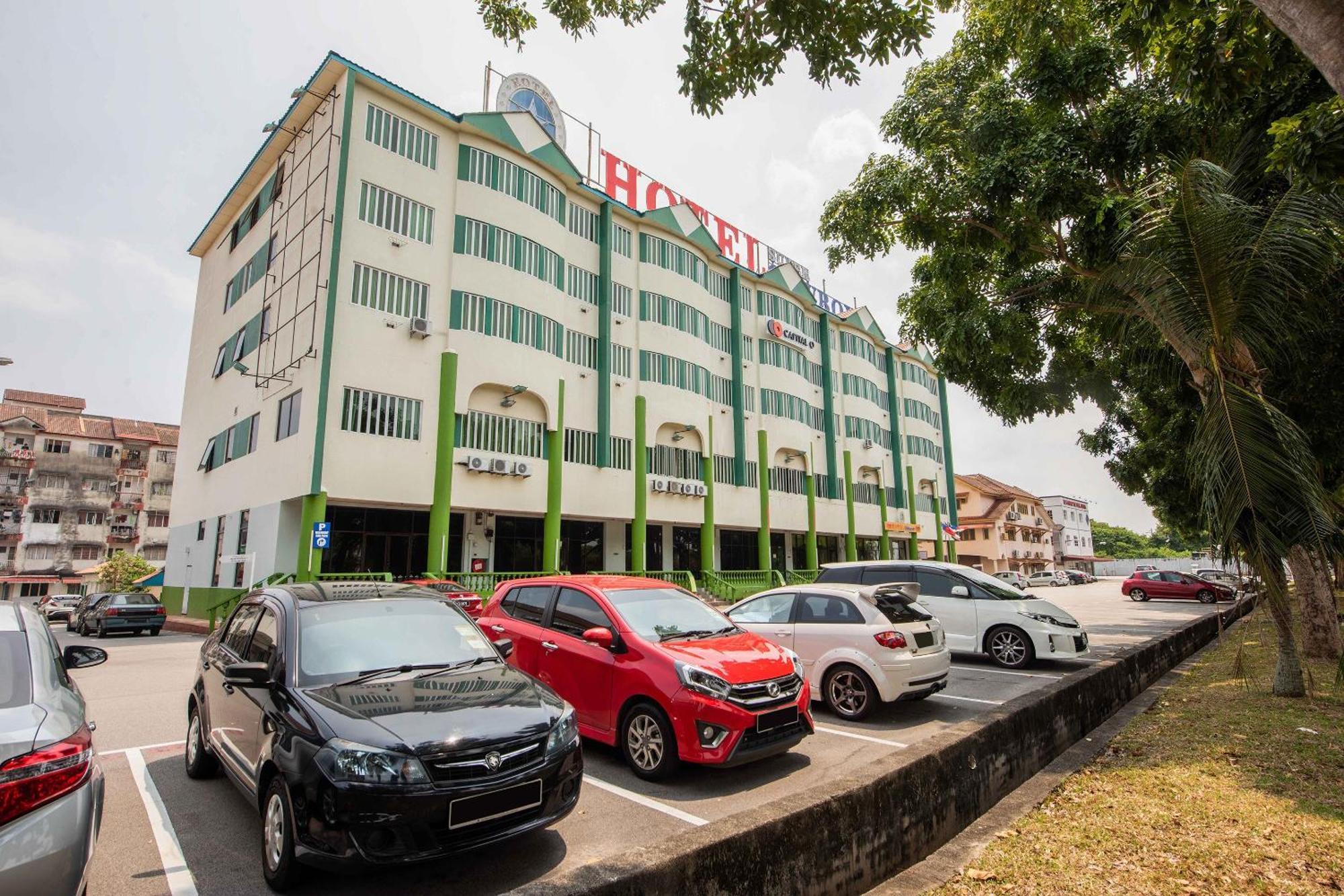 Collection O Hotel Super Cowboy Malacca Buitenkant foto